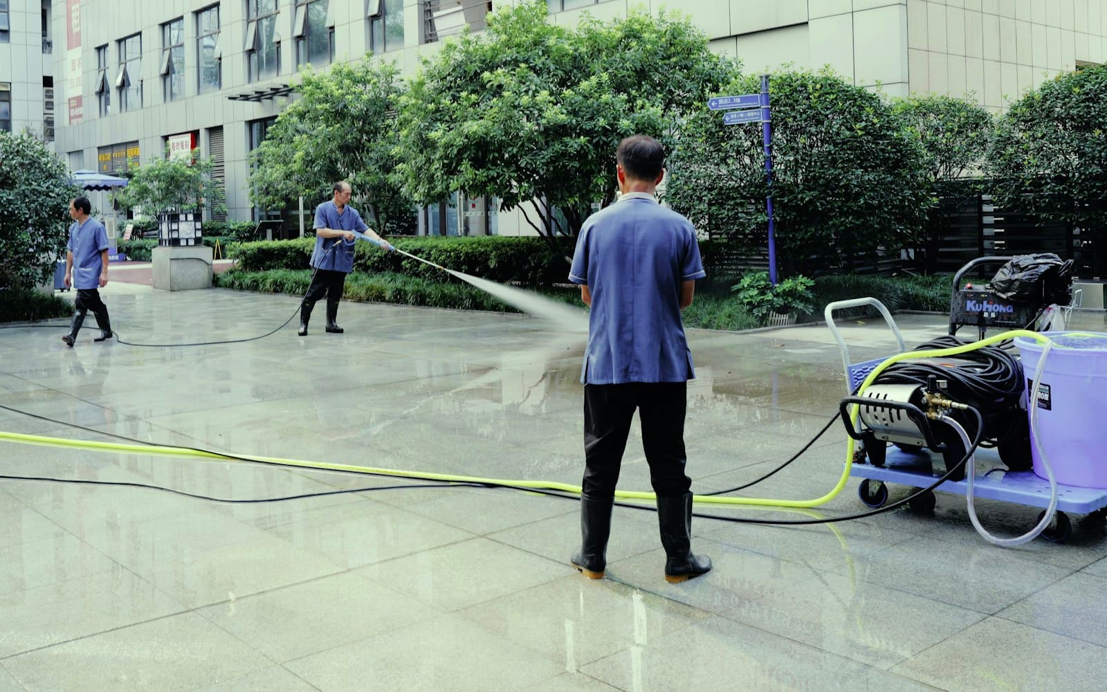 Pressure washing a paved driveway surface